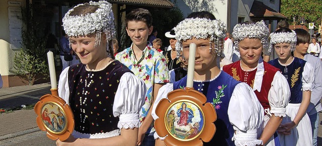 Die Prozession zum &#8222;Herrgottstag...s Schleppertreffen und das Hasenfest.   | Foto: Christian Ringwald