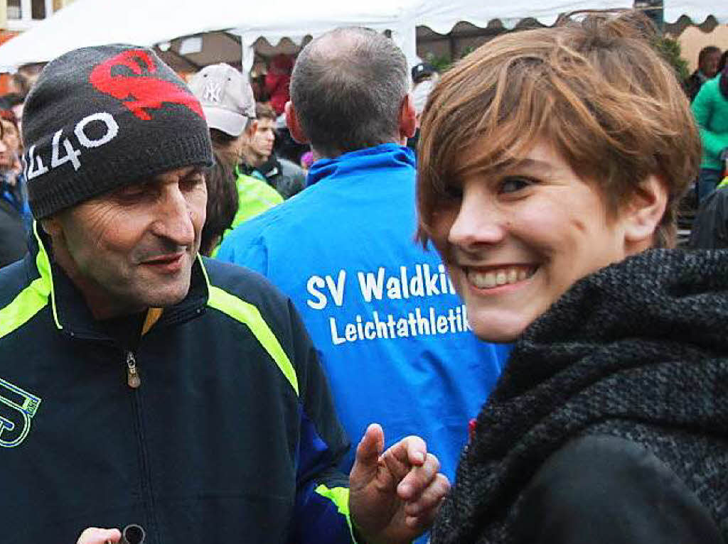 Die deutsche Weinknigin Josefine Schlumberger gab den Startschuss fr den Hauptlauf ber zehn Kilometer.