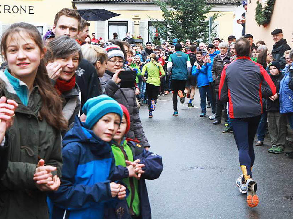 Zehn Kilometer, die es in sich haben und immer beliebter werden: Der Silvesterlauf im Mllheimer Ortsteil Britzingen erfreut sich unter Ausdauerlufern und Zuschauern auch bei der 31. Auflage wachsender Beliebtheit.