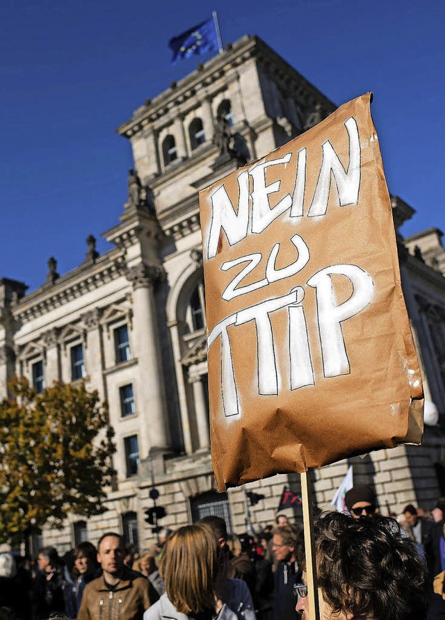 Protest der Freihandelskritiker  im Oktober in Berlin   | Foto: dpa