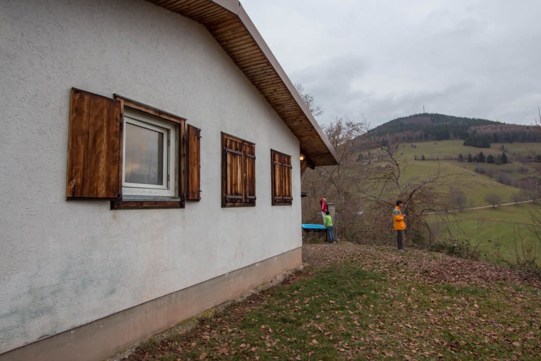 Etwas verloren: Die Htte am Fue des Zeller Blauen.  | Foto: Konstantin Goerlich