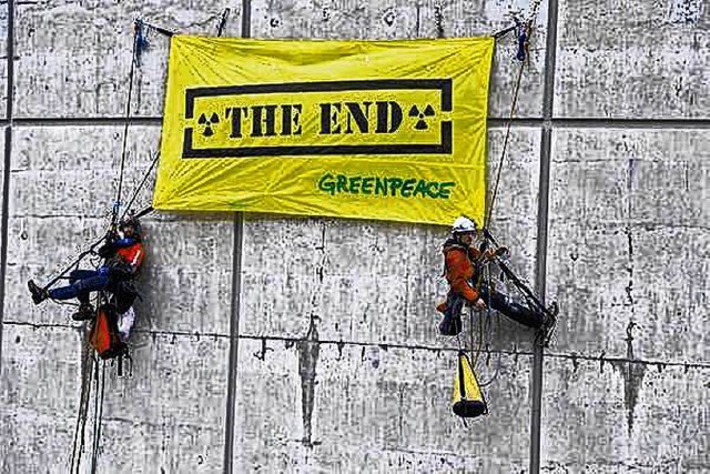 Schon 2014 protestierte Greenpeace am AKW Beznau.  | Foto: Christian Schmutz