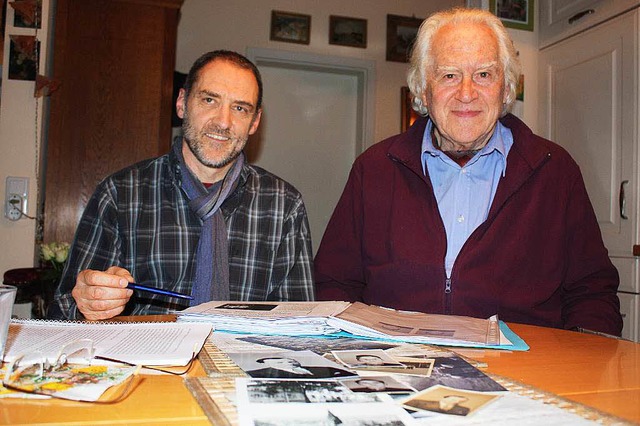 Matthias Maier (links) und Werner Kohler auf Spurensuche.  | Foto: Gabriele Fssler