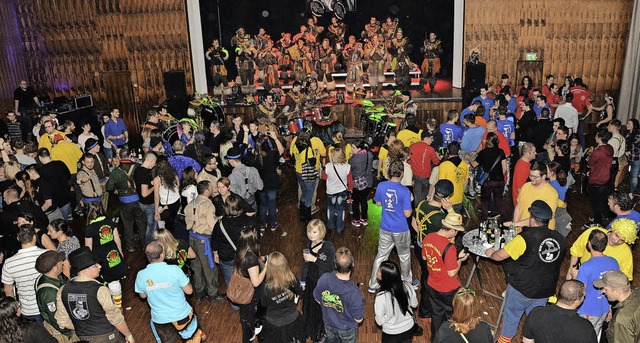 Neun Guggenmusiken sorgten beim Ball d...snachtsstimmung im Haus der Begegnung.  | Foto: Heinz Vollmar