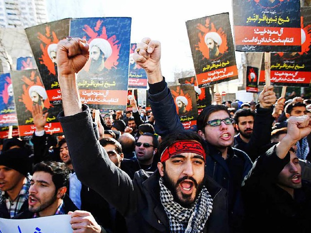 Proteste vor der saudischen Botschaft in Teheran  | Foto: dpa