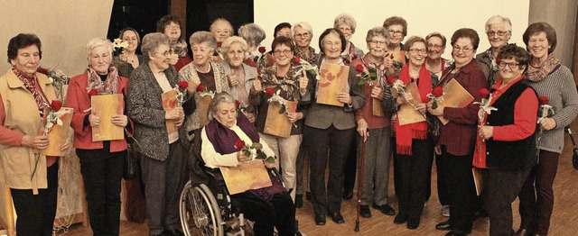 40 Jahre kfd Elzach: Im  Pfarrzentrum ...n sich zahlreiche Grndungsmitglieder   | Foto: Annette Becherer