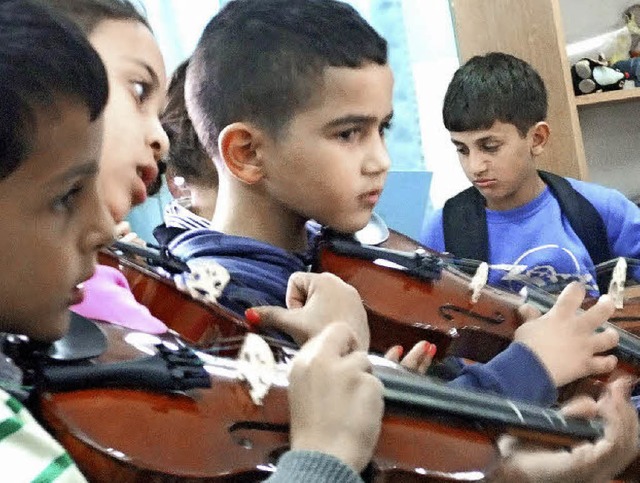 Mdchen und Jungs ist egal, gemeinsam ... Palestine von Grundschlern musiziert  | Foto: Ulla Philipps-Heck