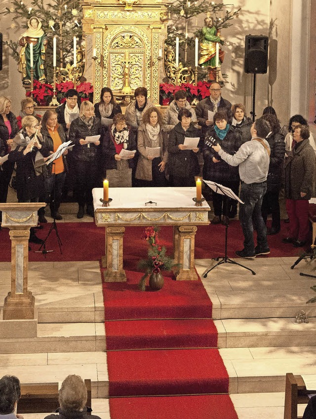 In der Kirche Mari Heimsuchung in Sug...tchor unter Leitung von Georg Mattes.   | Foto: Gabriele Zahn