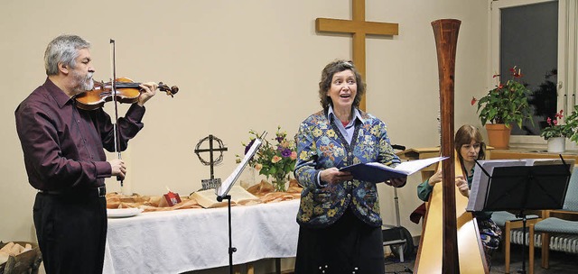 Neujahrskonzert im Haus Frieden  mit L...Csap  und Andrea Kosic  (von links).   | Foto: Bertsch