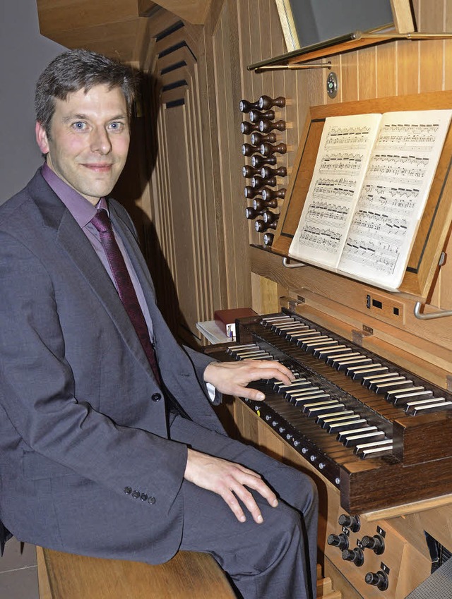 Bedient wahrlich meisterhaft die &#822...Kirchenmusikdirektor Christoph Bogon.   | Foto: Georg Diehl