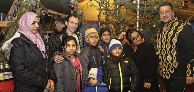 Flchtlingskinder besuchen den Weihnachtszirkus im Raubtierhof.   | Foto: Ute Kienzler