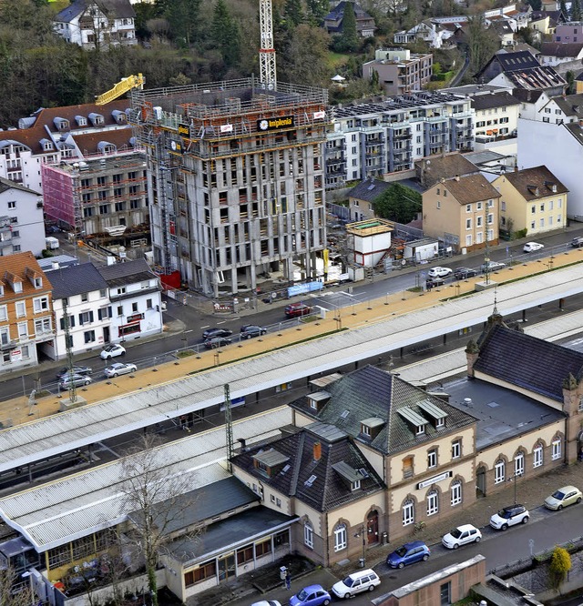 Der  Hotelbau wchst, Ziel sind 63 Met...en Tiefgarage und Blockheizkraftwerk.   | Foto: Nikolaus Trenz