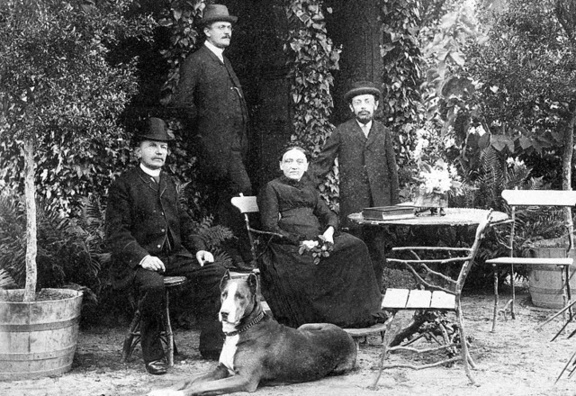 Ein altes Staufener Brgergeschlecht: ...en Eltern und Bruder Rudolf  um 1890.   | Foto: Stadtarchiv