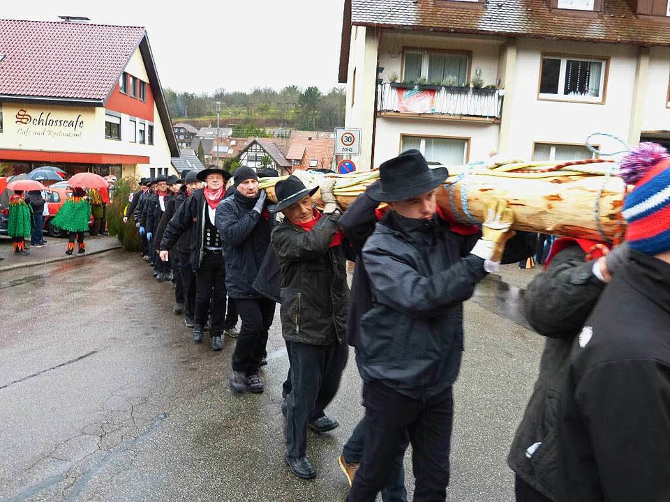 Die &#8222;Schlepper&#8220; in Zimmermannstracht  | Foto: Aribert Rssel