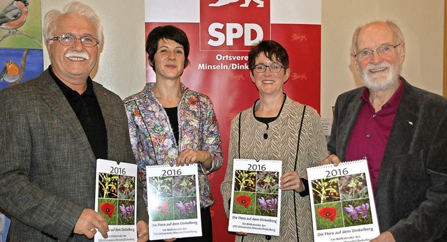 Neujahrsempfang der SPD Minseln: Hidir...Wilhelm Hundorf mit dem neuen Kalender  | Foto: Petra Wunderle