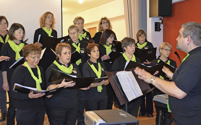 Die Sngerinnen der Formation &#8222;L...hrsempfang in Mnchingen musikalisch.   | Foto: Juliane Khnemund