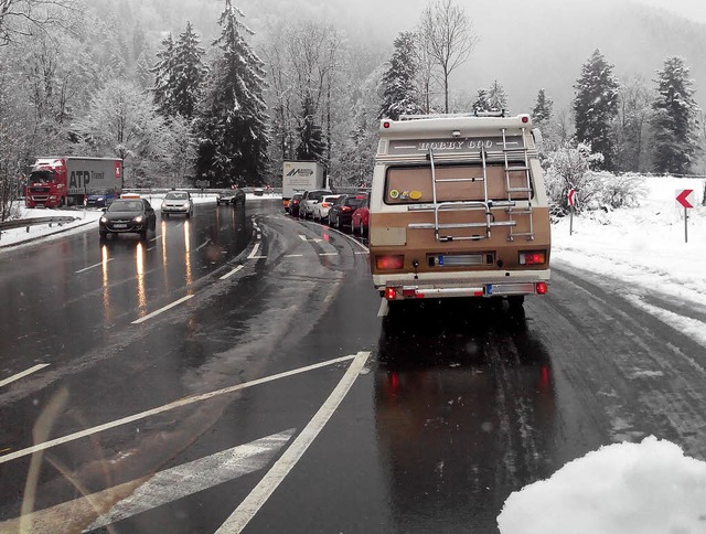 Der Wintereinbruch am Dreiknigstag f...n Stop-and-go-Verkehr in Kauf nehmen.   | Foto: JoachimHahne