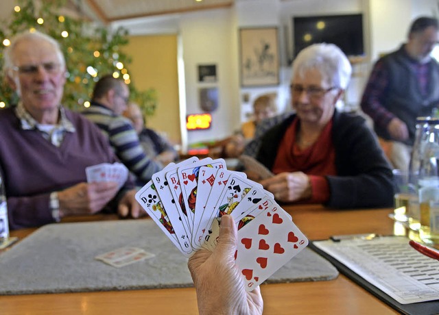 Reizendes Blatt beim Dreiknigsskattur...Grenzach-Wyhlener Skatclubs in Herten   | Foto: Martin Eckert