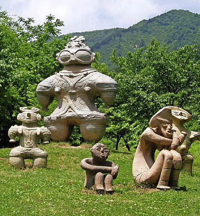 Skulpturen im historischen Garten von  Nagai   | Foto: Elke Hundt