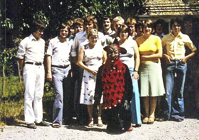 1984 beim Adamshof kam s&#8217;Schreck...geischter 2010 in Simonswald (rechts)   | Foto: Narrenzunft, Karin heiss