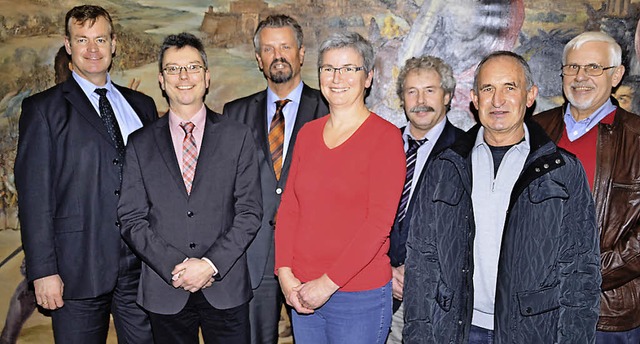 Der SPD-Bundestagsabgeordnete Gernot E...s rtlichen SPD-Vorstandes begleitet.   | Foto: Hans-Jochen Voigt