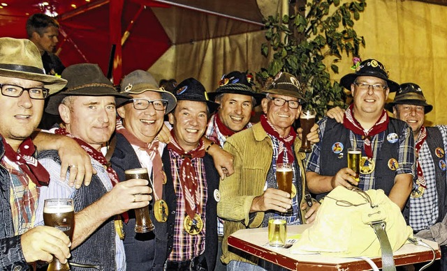 Die Rieswellemacher alias die Urhexen ...uen sich auf den Rieswelleball 2016.    | Foto: Dagobert Maier