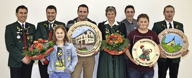 Die neue Knigsfamilie der Biederbache...Burger, Hans-Jrgen Dufner (von links)  | Foto: Verein