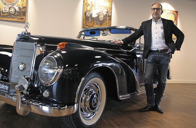 Am liebsten mit Stern: Jrgen Strasser...en   Mercedes 300 SC Cabrio von 1959.   | Foto: Jrn Kerckhoff