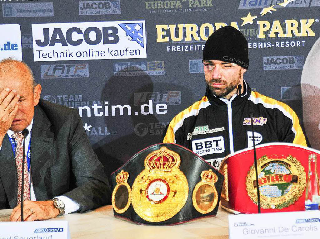 Giovanni DeCarolis zwinkert glcklich, neben ihm kann es Boxstall Manager Wilfried Sauerland nicht fassen.