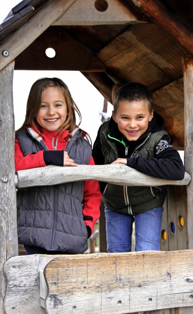 Noch ist das Kinderprinzenpaar Lotta u...Tobias feierlich inthronisiert wurden.  | Foto: Model