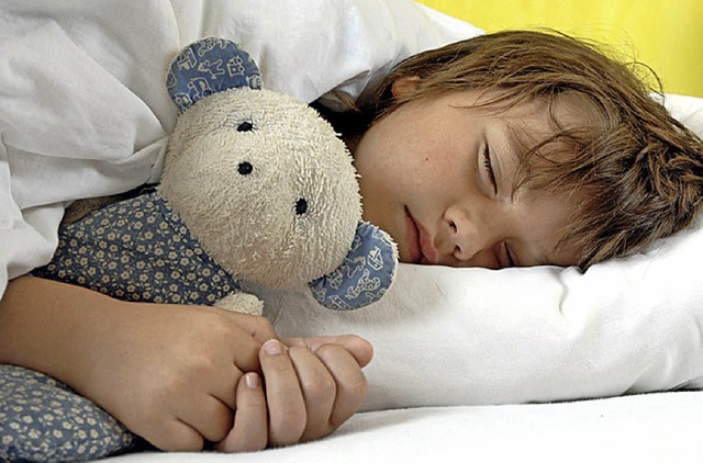 Gesunder Schlaf ist wichtig fr den Tag.  | Foto: dpa