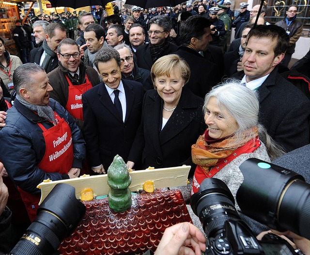 Angela Merkel bei einem Freiburg-Besuc...icolas Sarkozy auf dem Weihnachtsmarkt  | Foto: Ingo Schneider