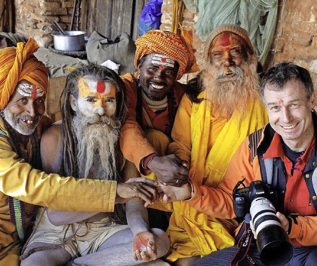 Dieter Glogowski (r.) berichtet in Off...n 30 Jahren gemachten Himalaya-Reisen.  | Foto: Glokowski