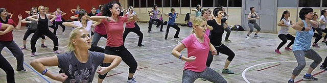 Viel Bewegung in der Mnchgrundhalle mit Zumba und Piloxing.  | Foto: Privat