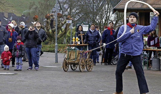 Vor der Fasenterffnung am Abend wurde...ditionell die Karpatschen geschlagen.   | Foto: heidi fssel