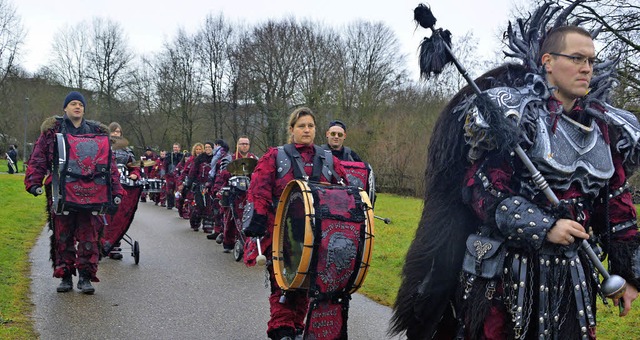 Guggemusiker nehmen das Wetter, wie es...ar&#8217;s bei der Marschprob&#8217;.   | Foto: Barbara Ruda