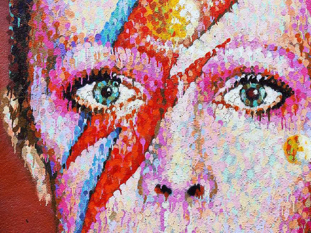 Ein Wandgemlde in Bowies Heimatstadtteil Brixton zeigt Bowie wie auf dem Cover von „Aladdin Sane“.