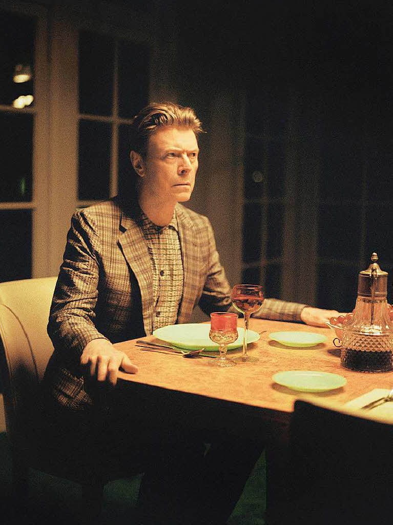 Bowie im Kurzfilm zum Song The Stars (Are Out Tonight)“ mit der Schauspielerin Tilda Swinton.