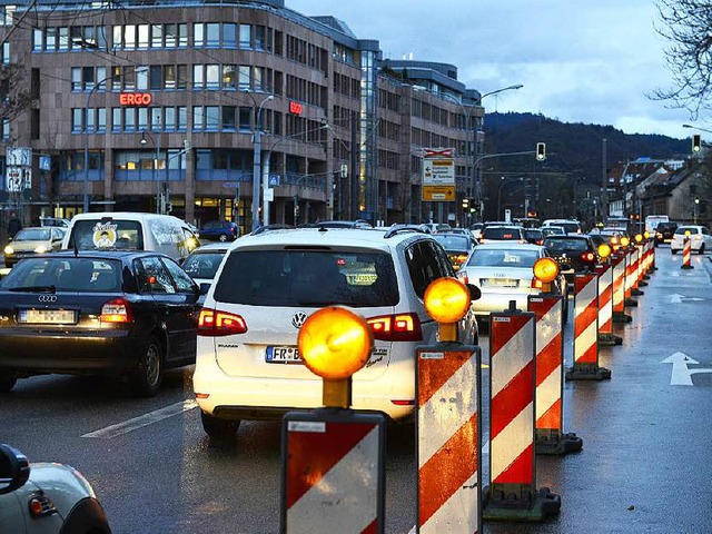 Diese Sperrung in der Basler Strae so...die Anliegerstrae unattraktiv machen.  | Foto: Ingo Schneider