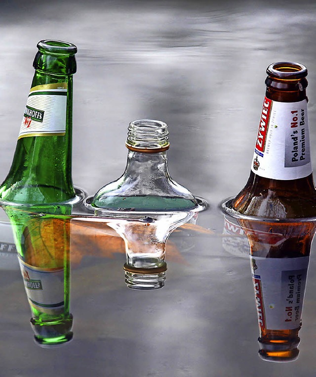 Der Alkoholkonsum  spielt bei vielen S...owohl beim Tter als auch beim Opfer.   | Foto: Martin Gerten/dpa