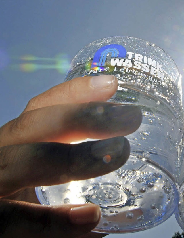 Um gengend Trinkwasser zur Verfgung ...iches Wasser aus Herrischried kaufen.   | Foto: Symbolfoto: dpa