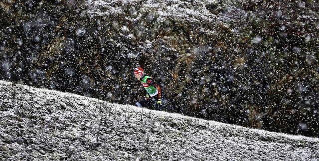 Kampf im Schneegestber: Benedikt Doll...211; er  wird Achter im Einzelrennen.   | Foto: DPA