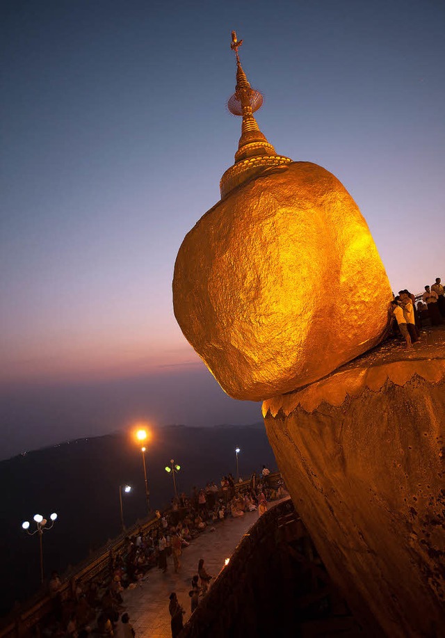 Goldenes Burma, hier  die spektakulre Kyaiktiyo-Pagode  | Foto: Andreas Prve