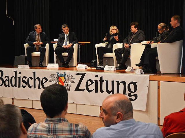 Auf dem Podium (von links): OB Klaus E...und Vertrauensmann Wolfgang Hasselmann  | Foto: Ralf H. Dorweiler