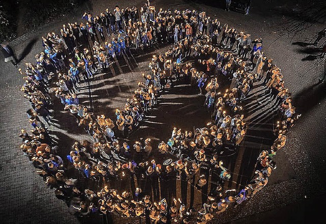 Die Schler des Denzlinger Erasmus-Gym...to als Weihnachtskarte verkauft wurde.  | Foto: Christian Keller