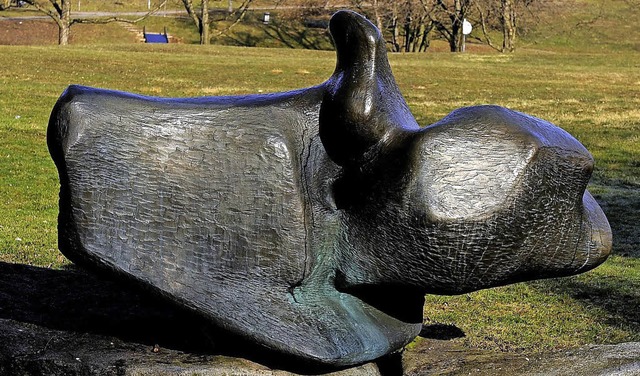 Die Bronzeplastik von 1982 wurde vom S...chitekten Gnter Herrmann  geschaffen.  | Foto: Karl Braun