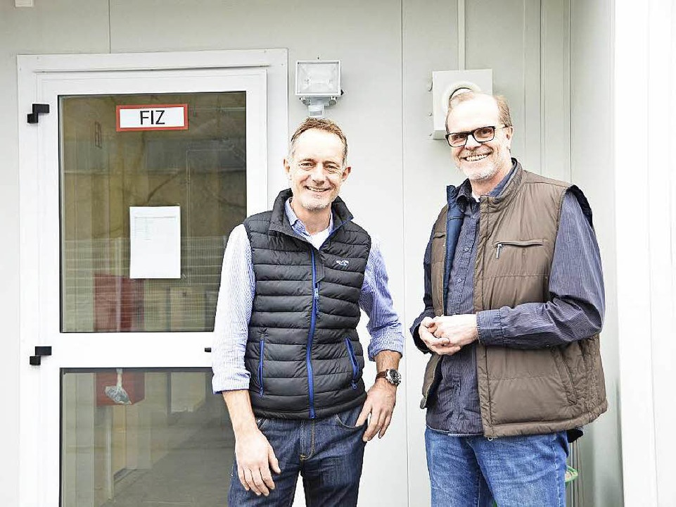 Michael Schreck (links)  ist fr die s...euz leitet die Unterkunft in Breisach.  | Foto: Agnes Pohrt