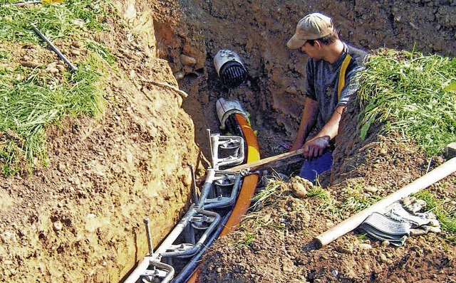 Wie in Hohentengen (Foto) sollen Glasf...s Verlegen von Kabelschutzrohren ein.   | Foto: Privat