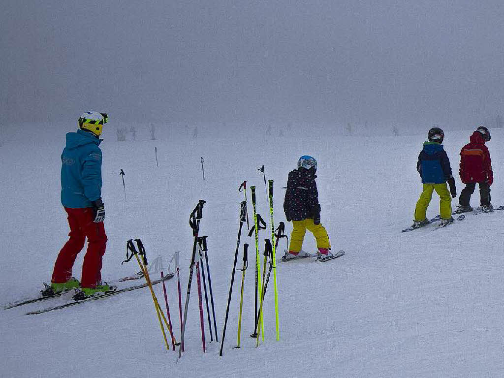 Gute Pistenverhltnisse, bei 35-40 cm Schneehhe,herrschten schon am Samstag auf dem 1241 Meter hohen Kandel. Ski und Rodel gut.