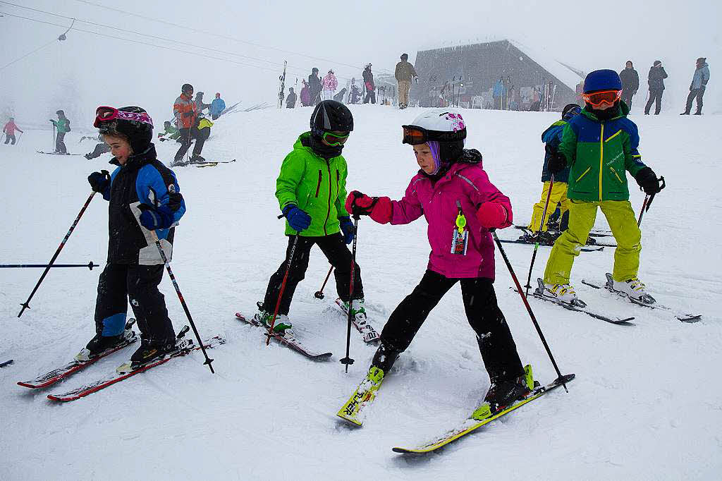 Gute Pistenverhltnisse, bei 35-40 cm Schneehhe,herrschten schon am Samstag auf dem 1241 Meter hohen Kandel. Ski und Rodel gut.